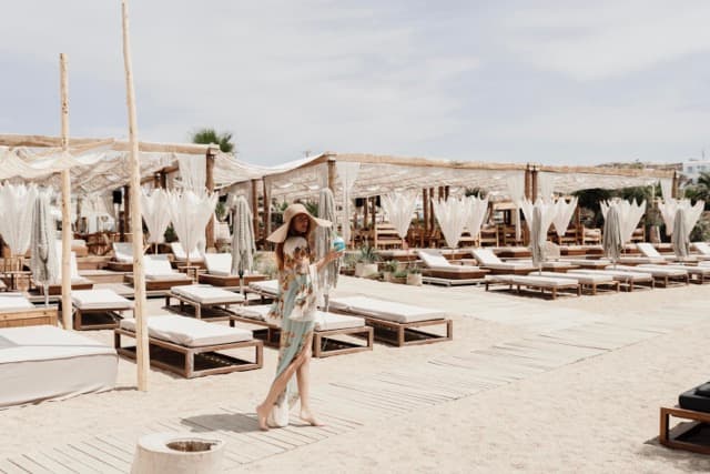 Sets of Beach sunbeds - Sun loungers with a folding umbrella, optional shading. (2 guests).